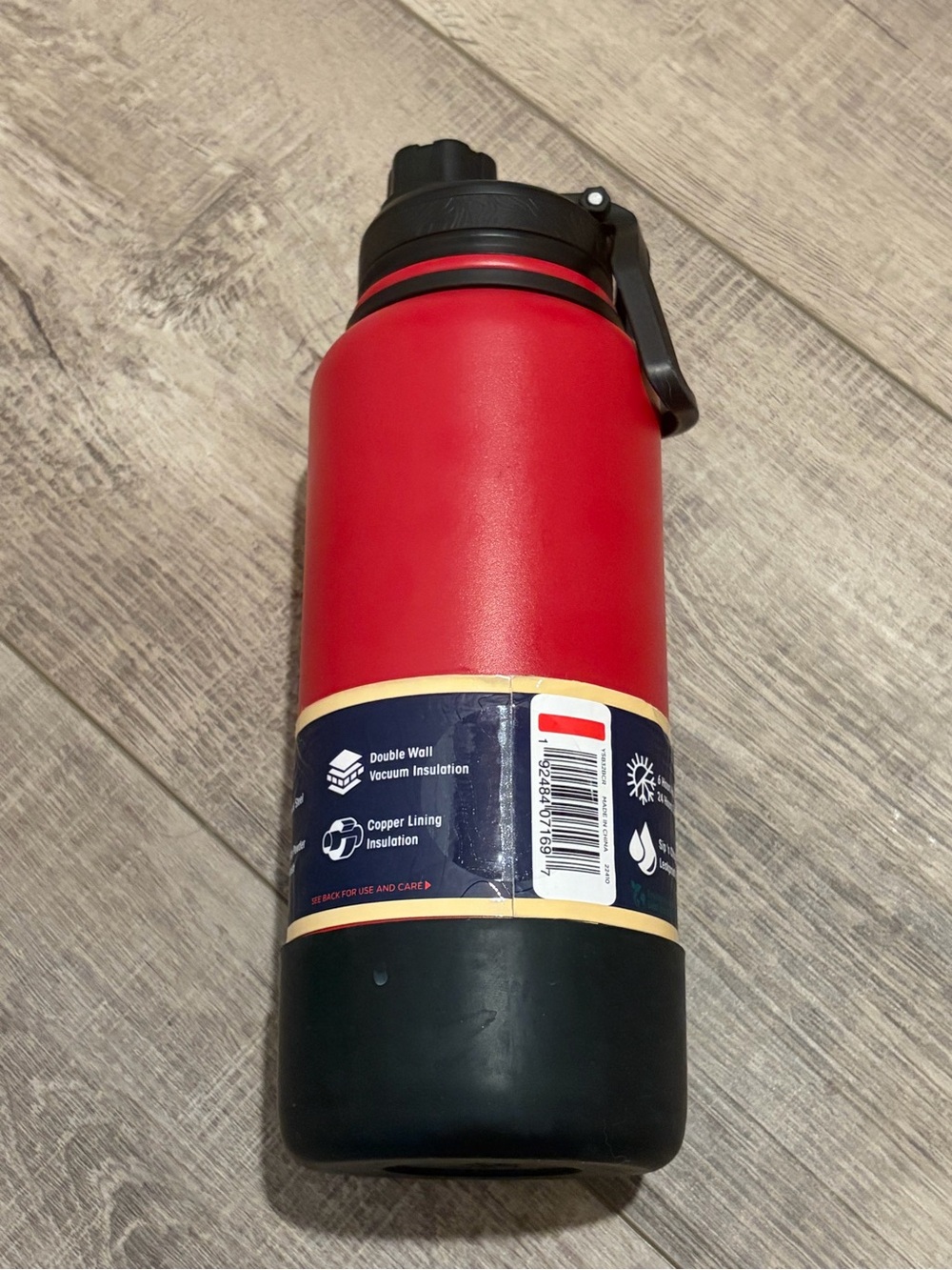 Buc-ee's Yukon Outfitters Red 32oz Water Bottle - Picture 2 of 7